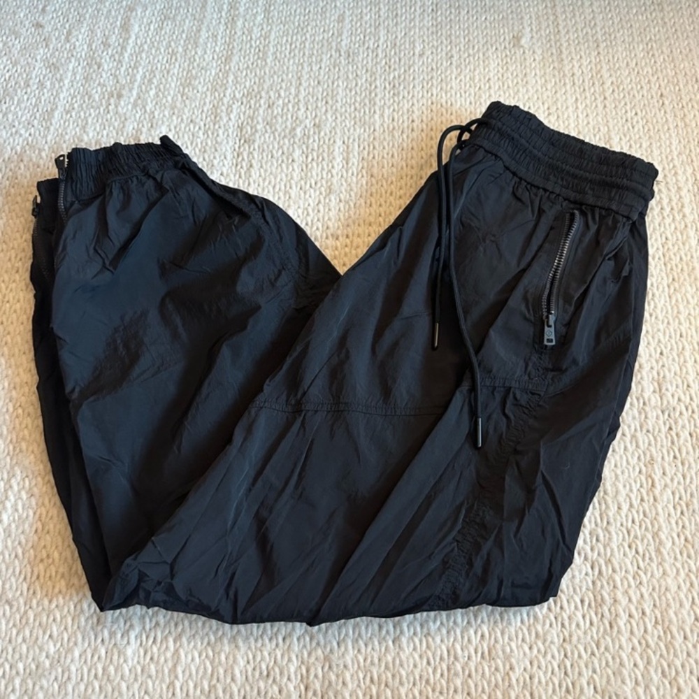 NWT - Abercrombie & Fitch YPB Parachute Nylon Zip Black Joggers Size Medium